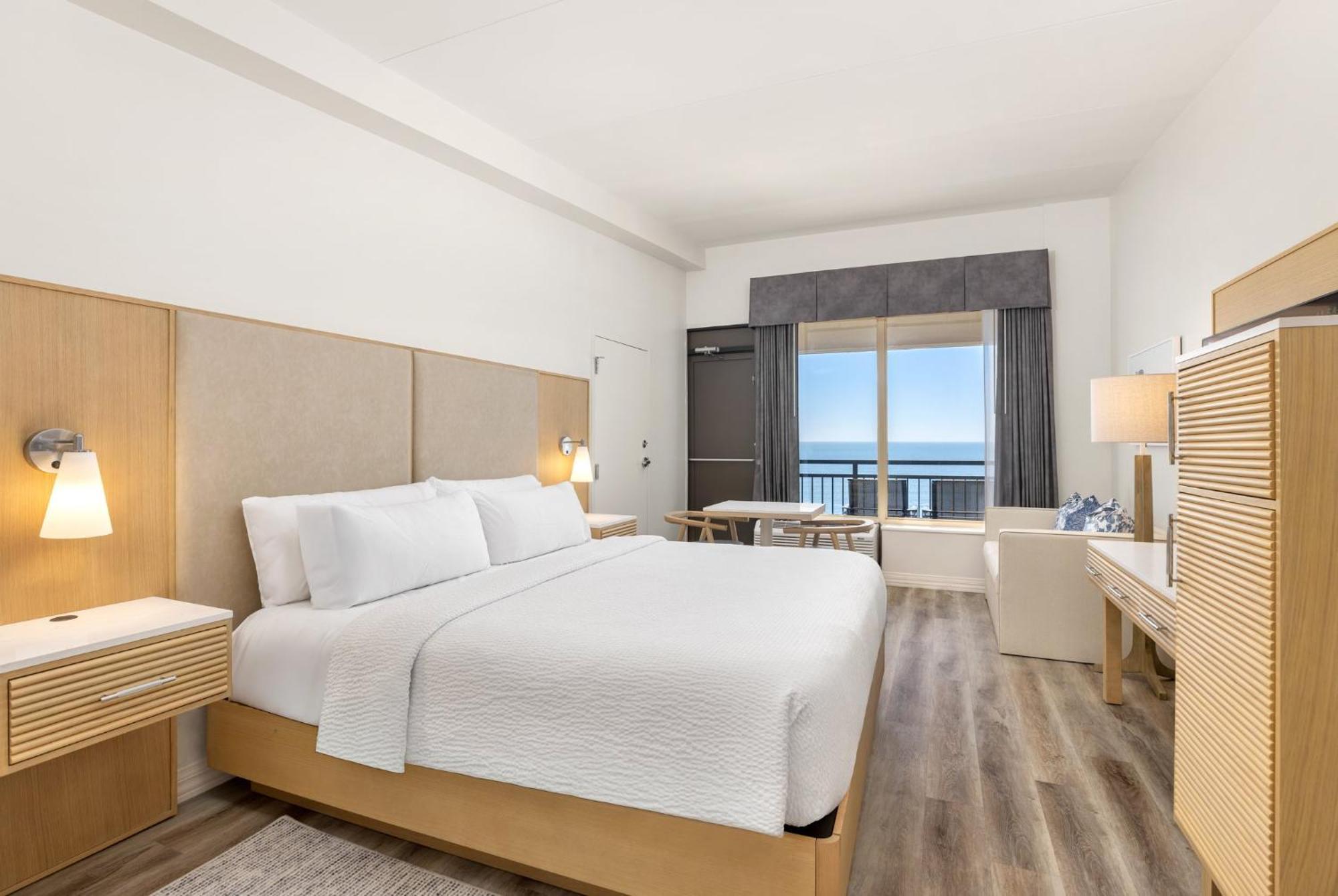 Standard King Room Balcony Ocean View Mid Floor